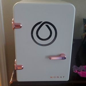 Monat mini fridge